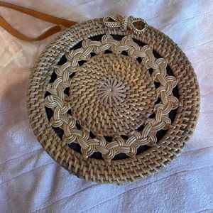 Round straw crossbody bag